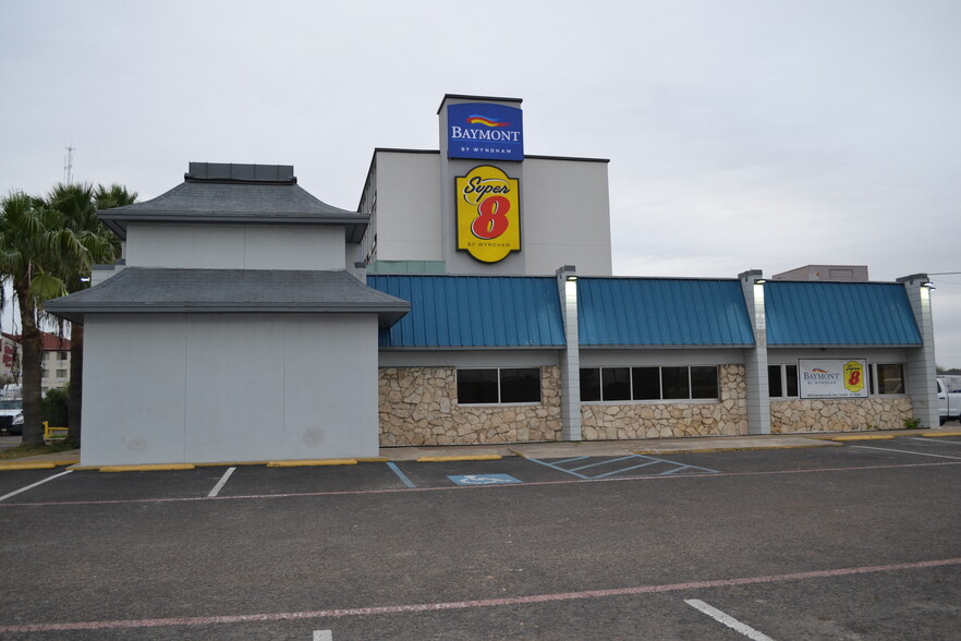 Primary Photo Of 4910 San Bernardo Ave, Laredo Hotel For Lease