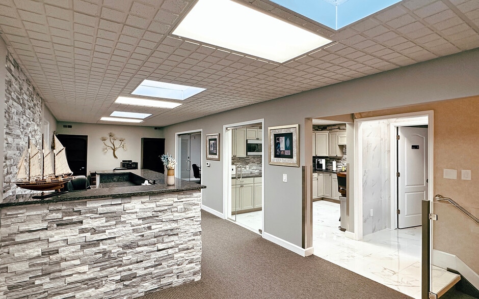 More Photos Of 33604 Grand River Ave, Farmington Office For Sale