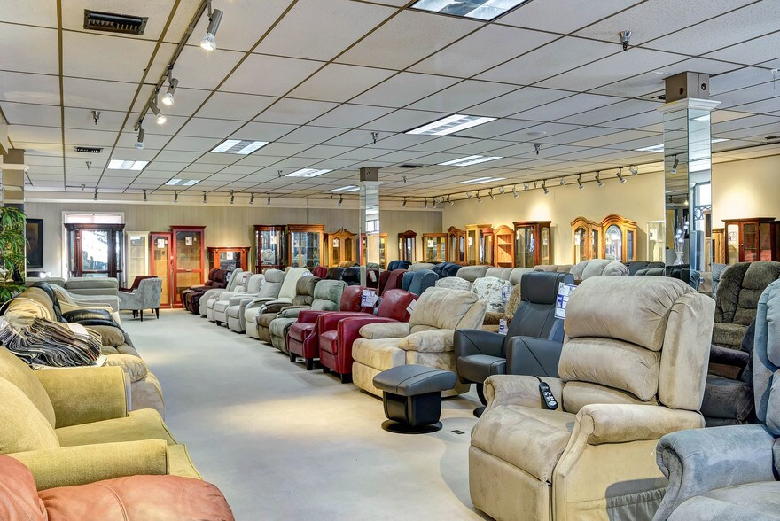 More Photos Of 20423 Highway 99, Lynnwood Freestanding For Sale