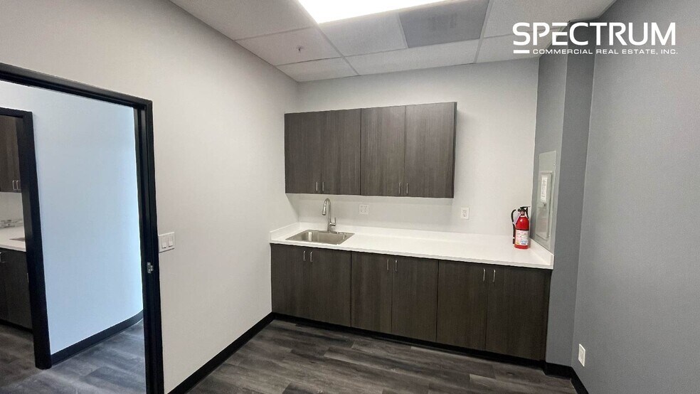 More Photos Of 23206 Lyons Ave, Santa Clarita Medical For Sale