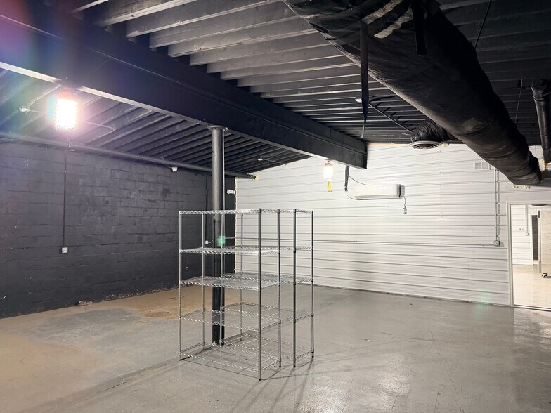 More Photos Of 40-50 Victor St, Highland Park Warehouse For Sale