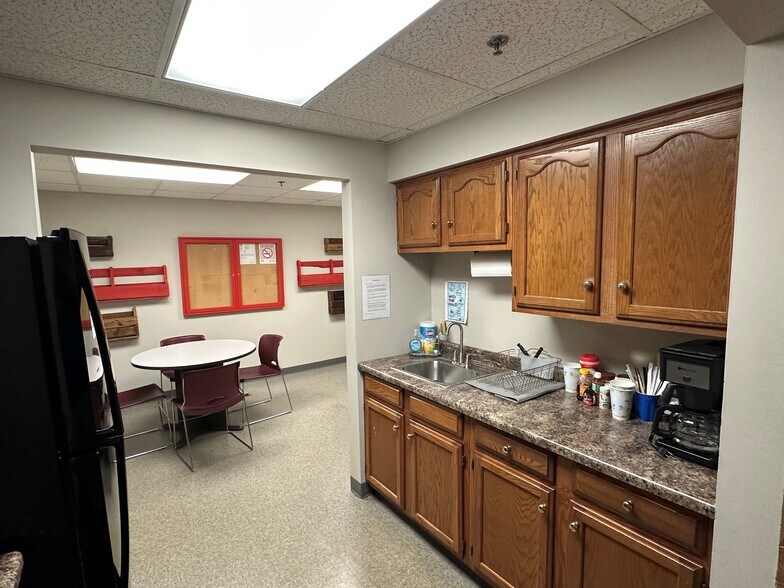 More Photos Of 7647 W 100th Pl, Bridgeview Warehouse For Sale