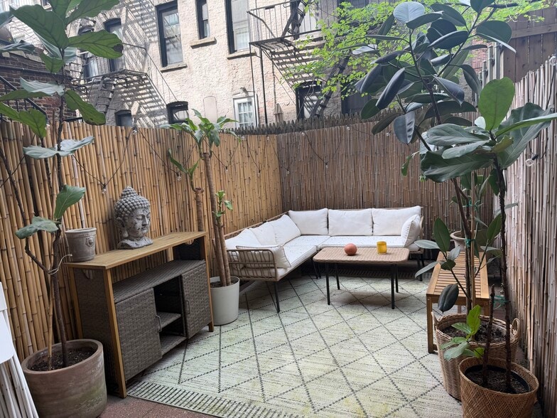 Primary Photo Of 133 Christopher St, New York Coworking Space