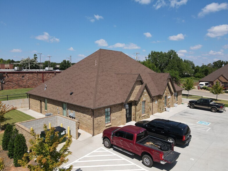 More Photos Of 517 Liberty Ln, Edmond Office For Lease