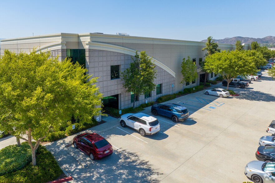 Primary Photo Of 36595 Kevin Rd, Wildomar Showroom For Lease