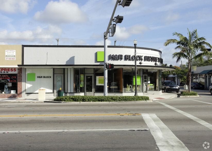 More Photos Of 689-693 NE 125th St, North Miami Storefront For Lease