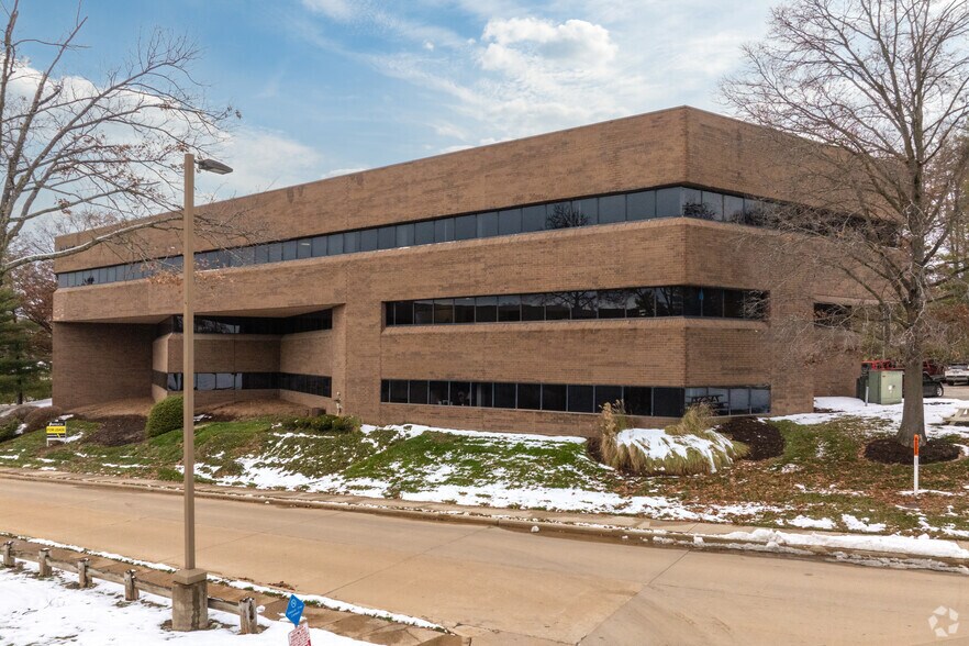 Primary Photo Of 12125 Woodcrest Executive Dr, Saint Louis Office For Lease