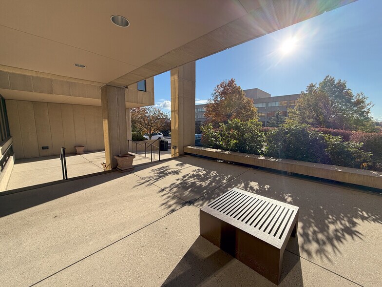 More Photos Of 730 Holiday Dr, Pittsburgh Office For Lease