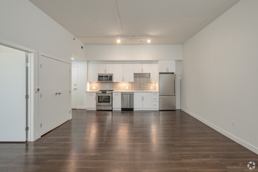 More Photos Of 233 Kennedy St, Winnipeg Apartments For Lease