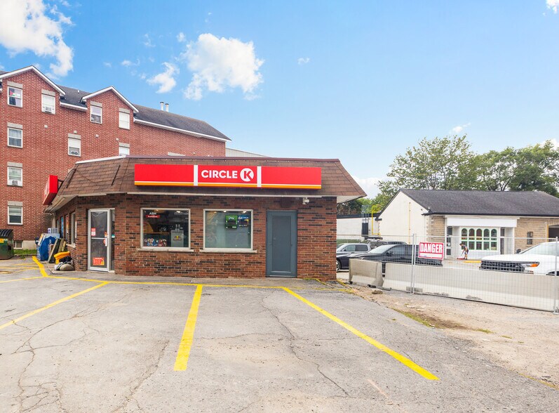 Primary Photo Of , Kingston General Retail For Sale