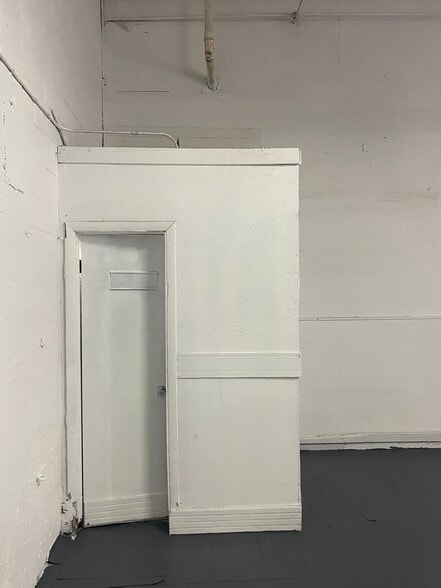 More Photos Of 5712 SW 25th St, West Park Warehouse For Lease