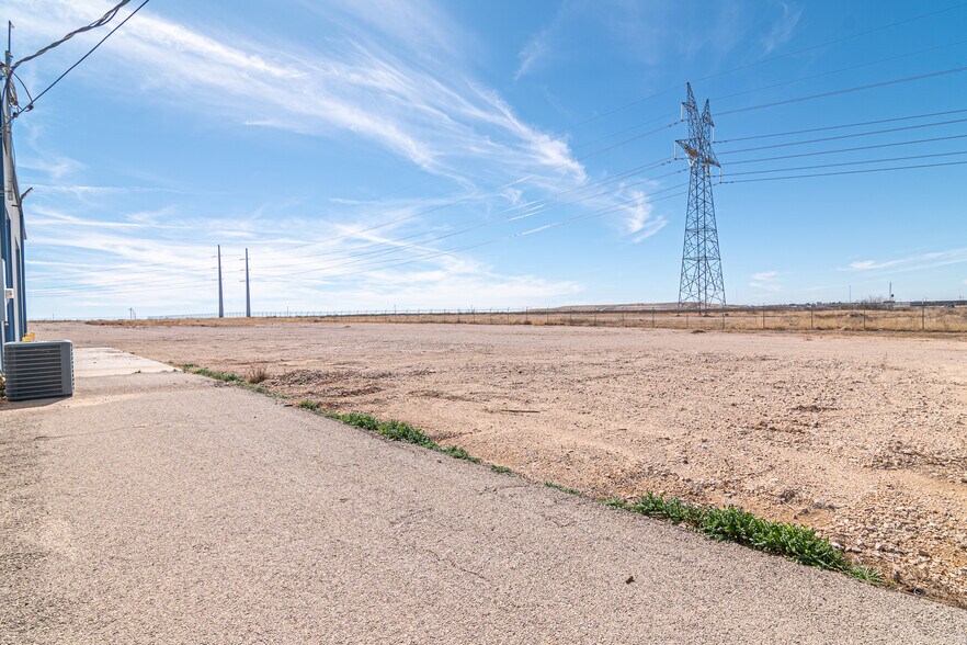 More Photos Of 10691 W Murphy St, Odessa Industrial For Lease