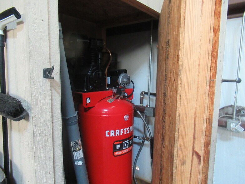 More Photos Of 26455 Hanna Rd, Conroe Warehouse For Lease