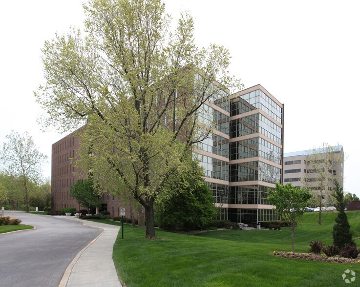 More Photos Of 10551 Barkley St, Overland Park Office For Lease