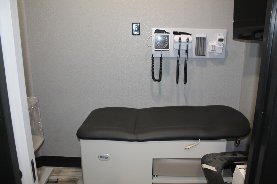 More Photos Of 3400 Hillcrest Dr, Waco Medical For Sale