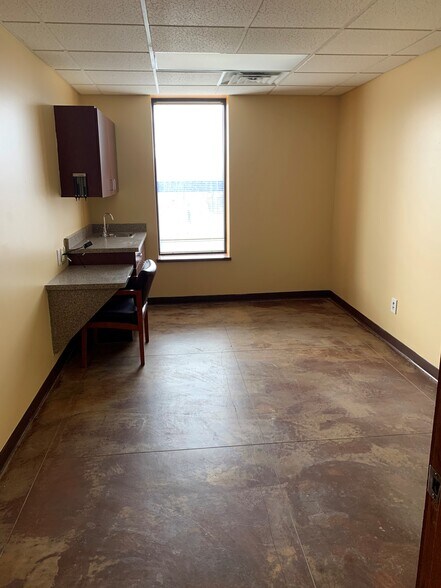 More Photos Of 1134 W North Ave, Milwaukee Medical For Sale