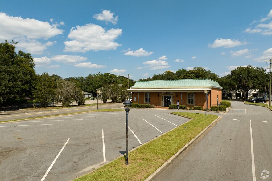 More Photos Of 2505 Abercorn St, Savannah Bank For Lease