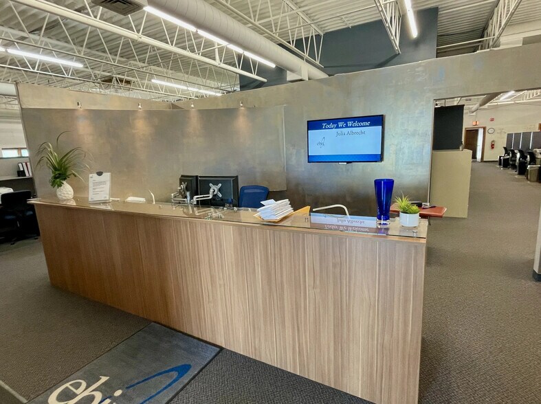 More Photos Of 6400 S Industrial Loop, Greendale Light Manufacturing For Sale