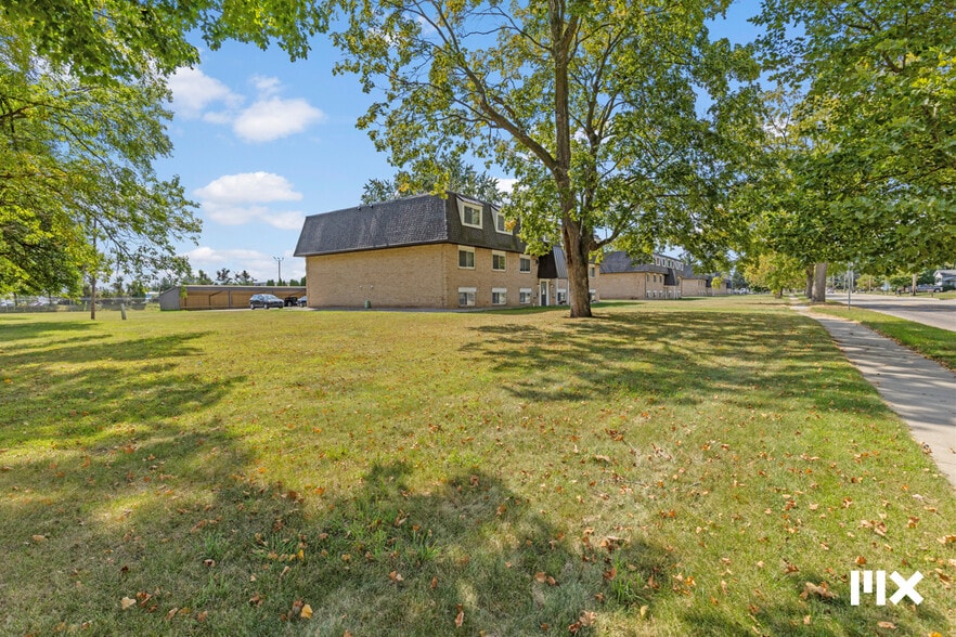 More Photos Of 757 W Shepherd St, Charlotte Apartments For Sale