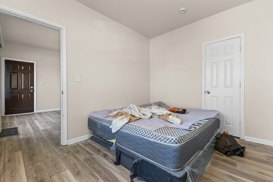 More Photos Of 13660 Ohio St, Detroit Apartments For Sale