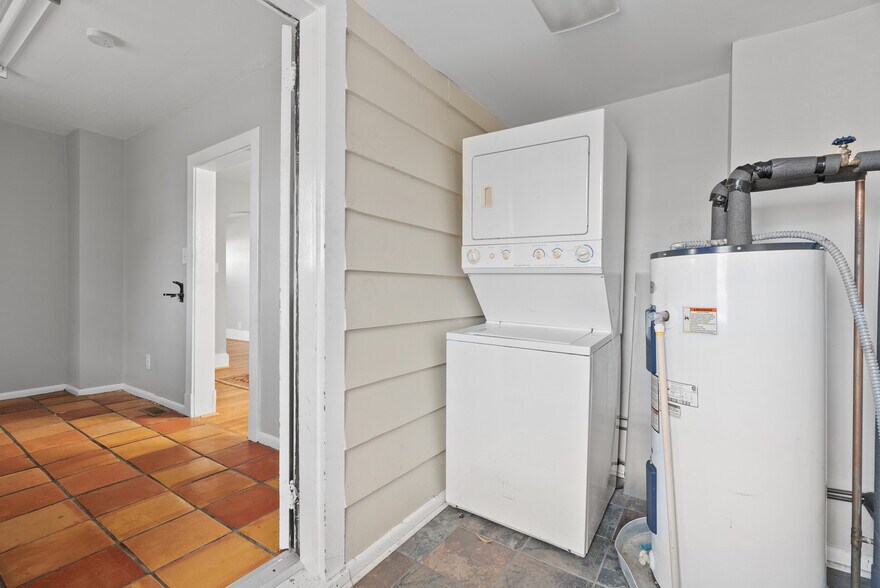 More Photos Of 605 E Nine Mile Rd, Highland Springs Office Residential For Sale