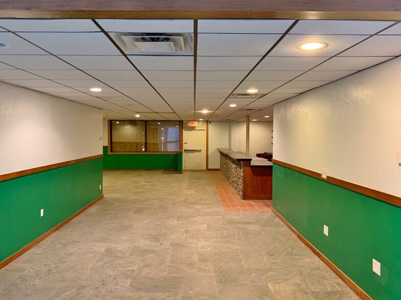 More Photos Of 2801 W I-240 Service Rd, Oklahoma City Restaurant For Sale