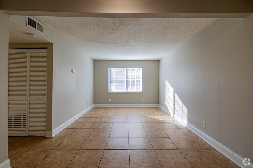 More Photos Of 1 Lakeside Rd, Greenville Apartments For Sale