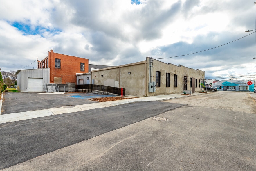 More Photos Of 615 E Main St, Chattanooga General Retail For Lease