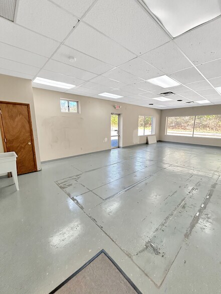 More Photos Of 703 US-30, Imperial General Retail For Lease