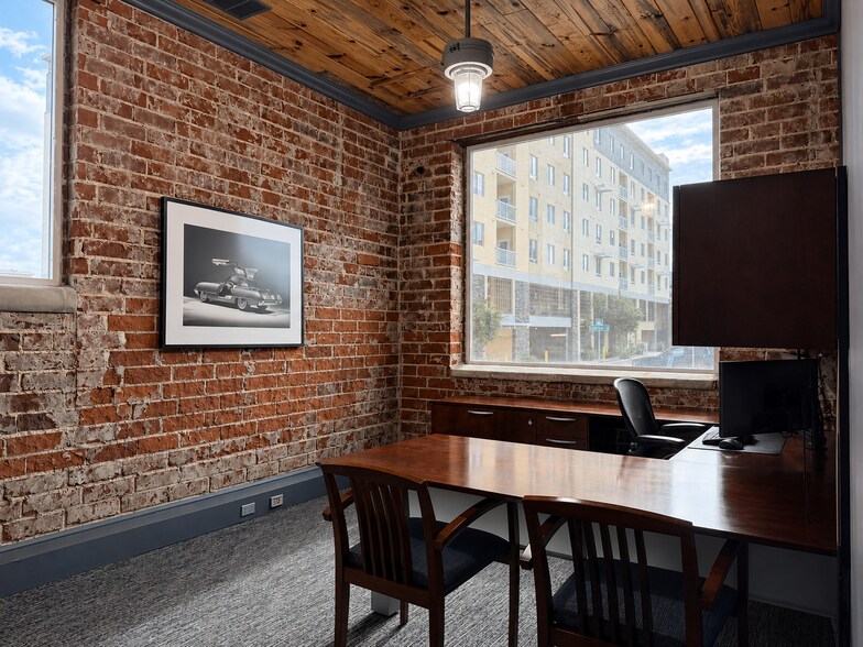 More Photos Of 122 Jefferson St, Jacksonville Office For Lease