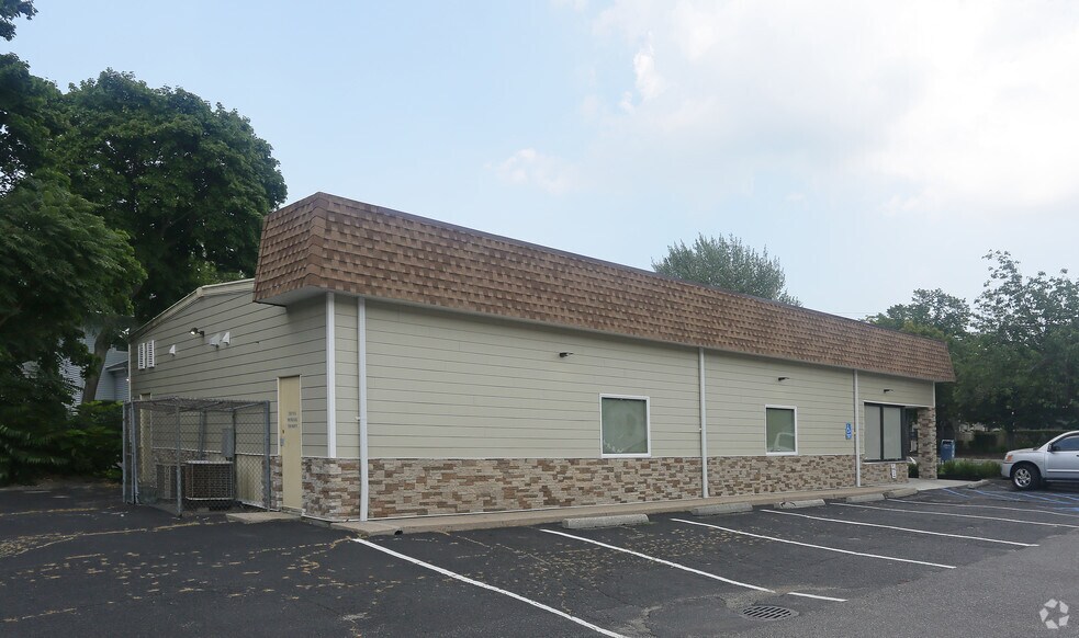 More Photos Of 806 E Main St, Riverhead Medical For Lease