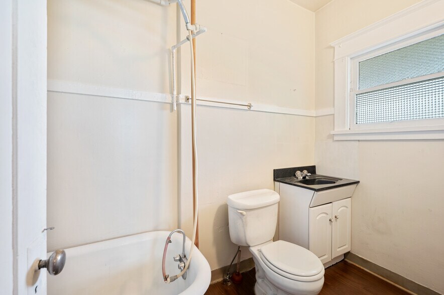 More Photos Of 800-810 Harrison St, Seattle Apartments For Sale