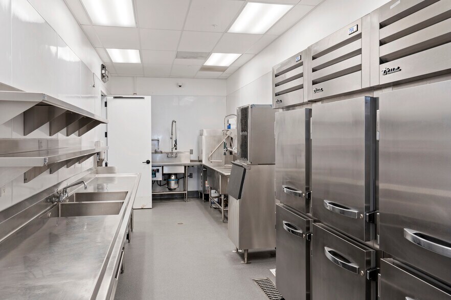 More Photos Of 2401 Larimer St, Denver Restaurant For Sale