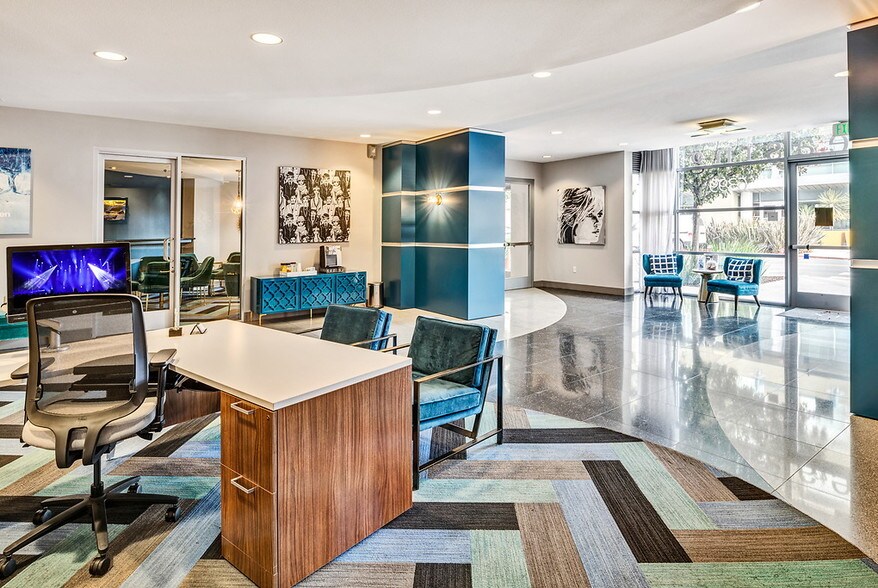 More Photos Of 6399 Christie Ave, Emeryville Apartments For Lease