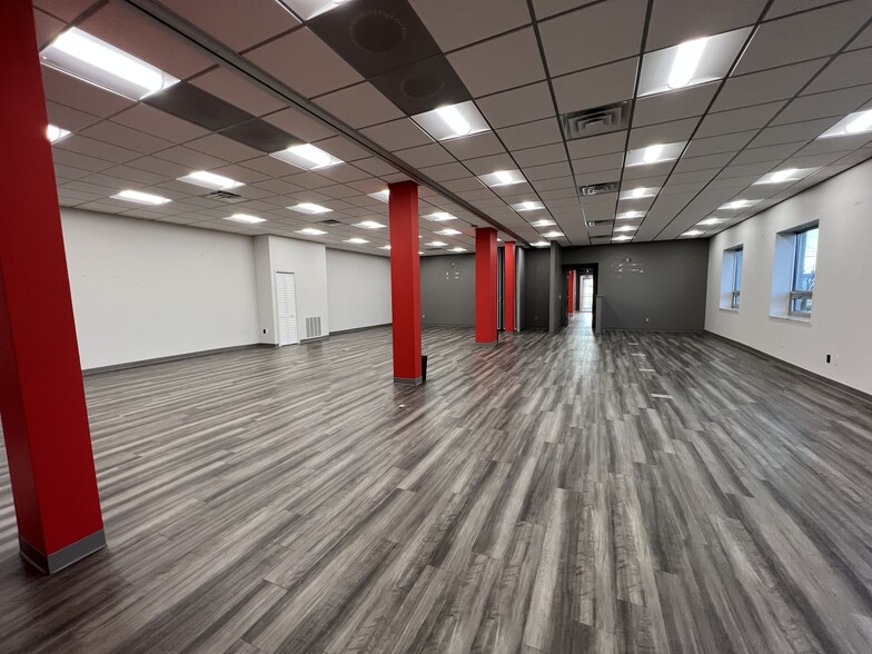 More Photos Of 11530 Stephens Rd, Warren Warehouse For Lease