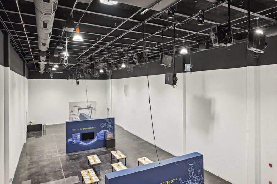 More Photos Of 159 Armour Dr NE, Atlanta Showroom For Lease