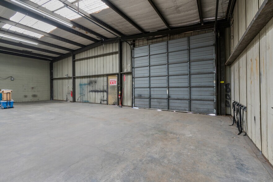 More Photos Of 110 Connelly, San Antonio Manufacturing For Lease