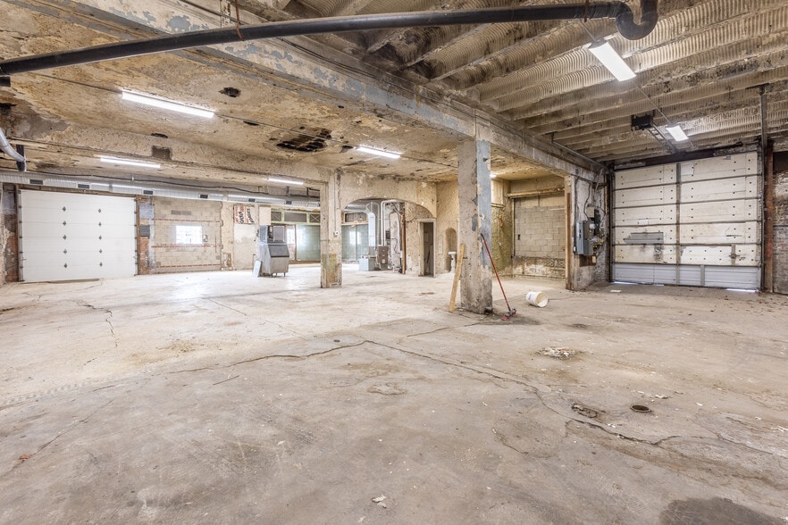More Photos Of 401 E Warrington Ave, Pittsburgh Manufacturing For Lease
