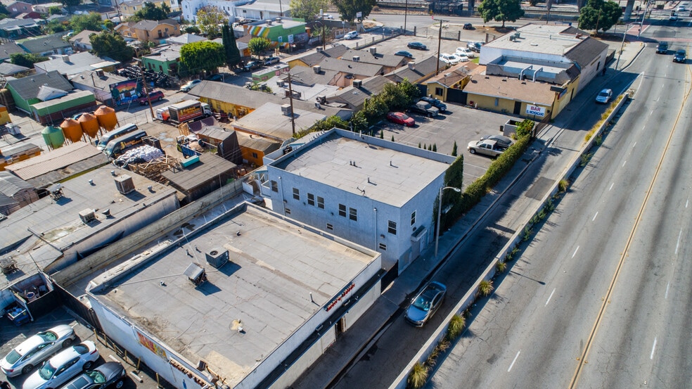 More Photos Of 124 E Rosecrans Ave, Compton Storefront Retail Residential For Sale