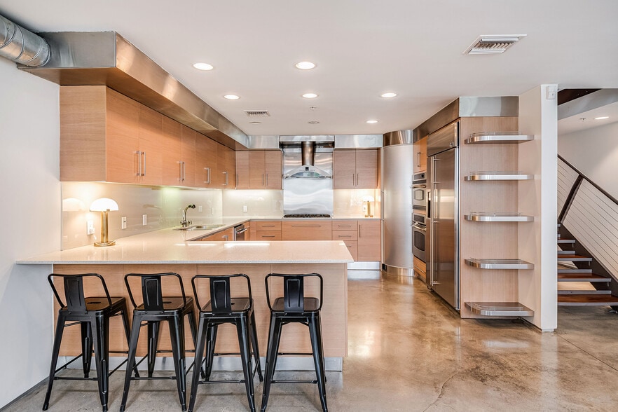 More Photos Of 2100 Abbot Kinney Blvd, Venice Office For Lease