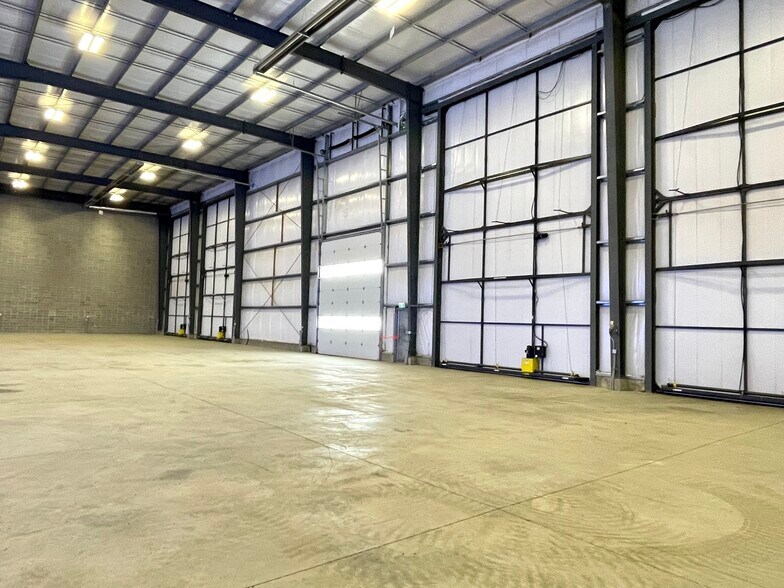 More Photos Of 20 Veenstra Dr, Red Deer County Warehouse For Lease
