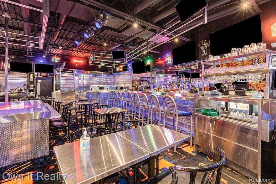 More Photos Of 16550-16512 Telegraph Rd, Detroit General Retail For Sale