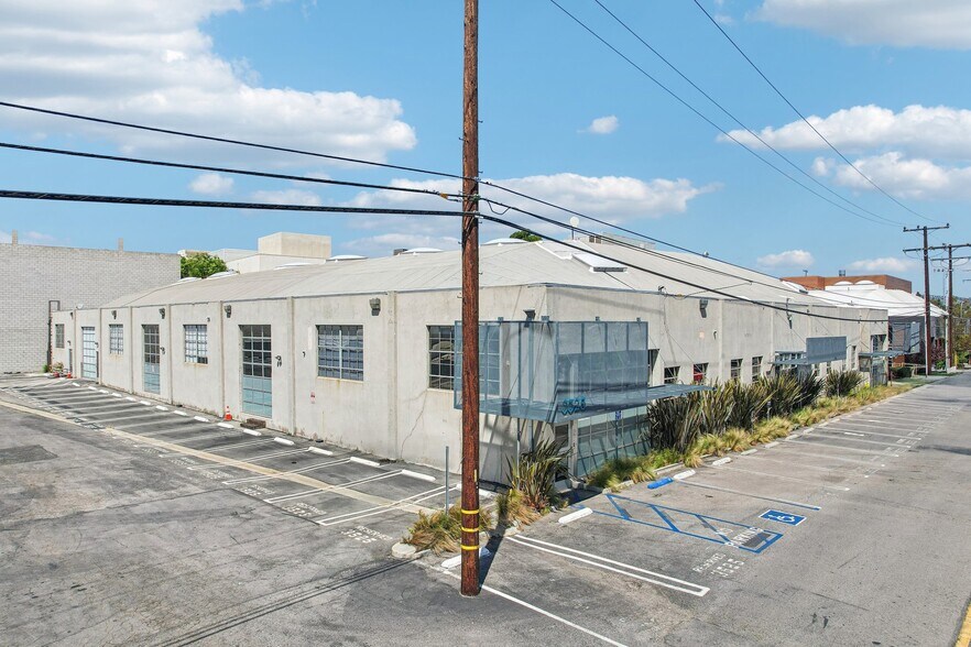 More Photos Of 3523-3525 Eastham Dr, Culver City Office For Lease