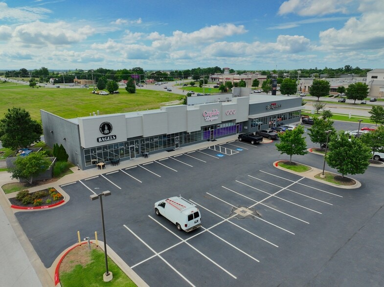 More Photos Of 3600 SE Guess Who Dr, Bentonville Storefront For Lease