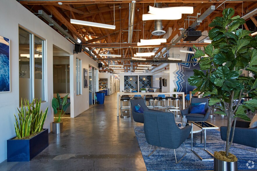 More Photos Of 5877 Obama Blvd, Los Angeles Loft Creative Space For Lease