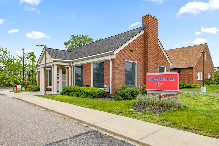 More Photos Of 23700 Goddard Rd, Taylor Bank For Lease