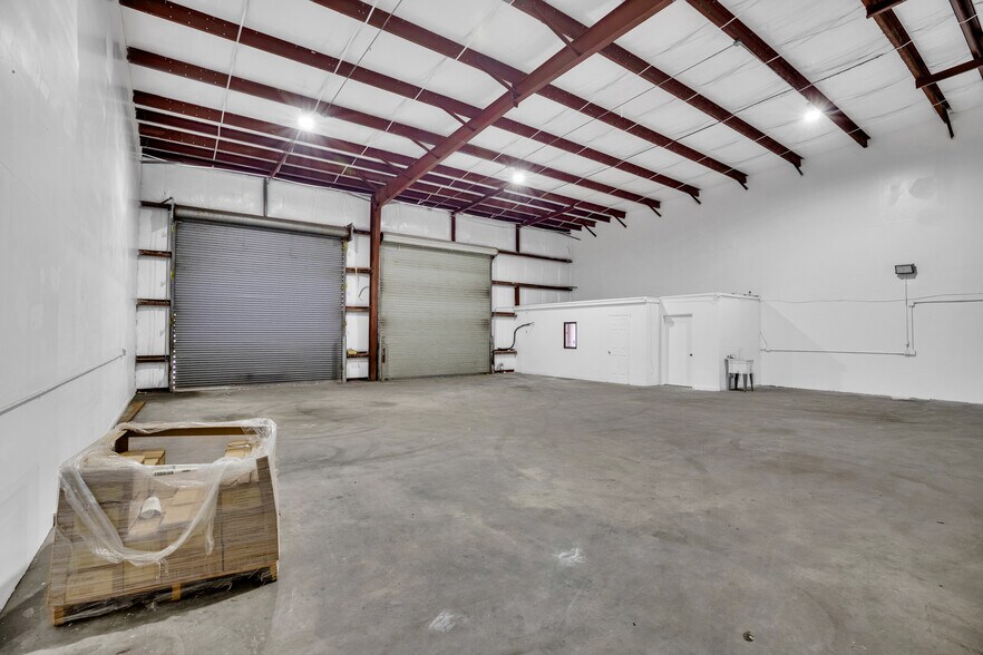 More Photos Of 300 Industrial Park Blvd, Sebastian Unknown For Lease