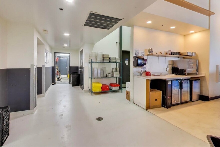 More Photos Of 3552 Market Ln, Kenosha Restaurant For Sale