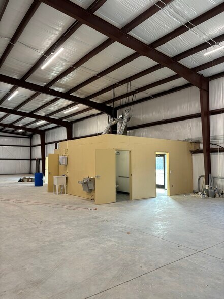 More Photos Of 2995 Mayport Rd, Jacksonville Manufacturing For Lease