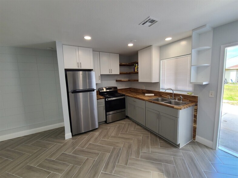 More Photos Of 12210 Genoa Dr, North Port Apartments For Sale